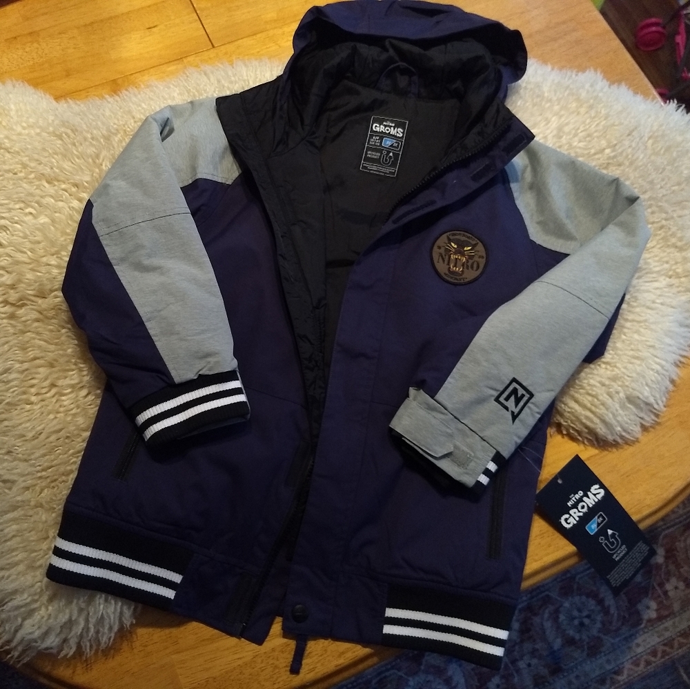 NWT Nitro Groms "Squaw" Snowboarding coat. Sz S